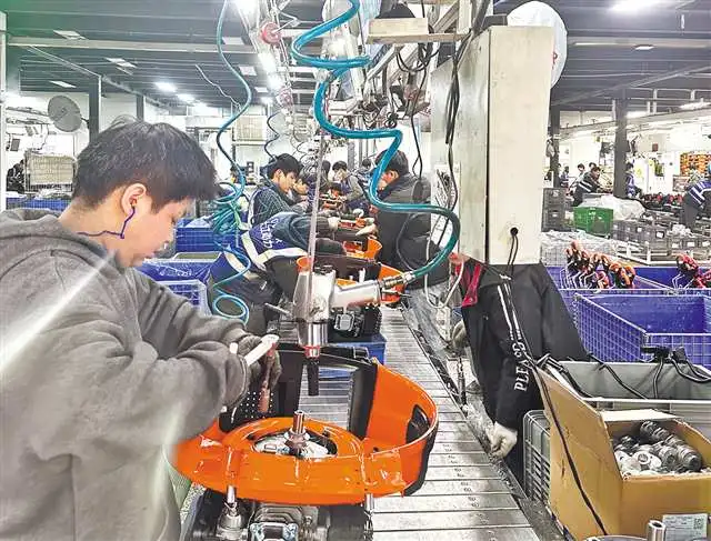 "Chongqing-Made" Goes Global | Dajiang Power: Chongqing-Made Lawn Mowers Tending to Millions of European Home Gardens 2 dajiang power chongqing lawn mowers conquer europe 1