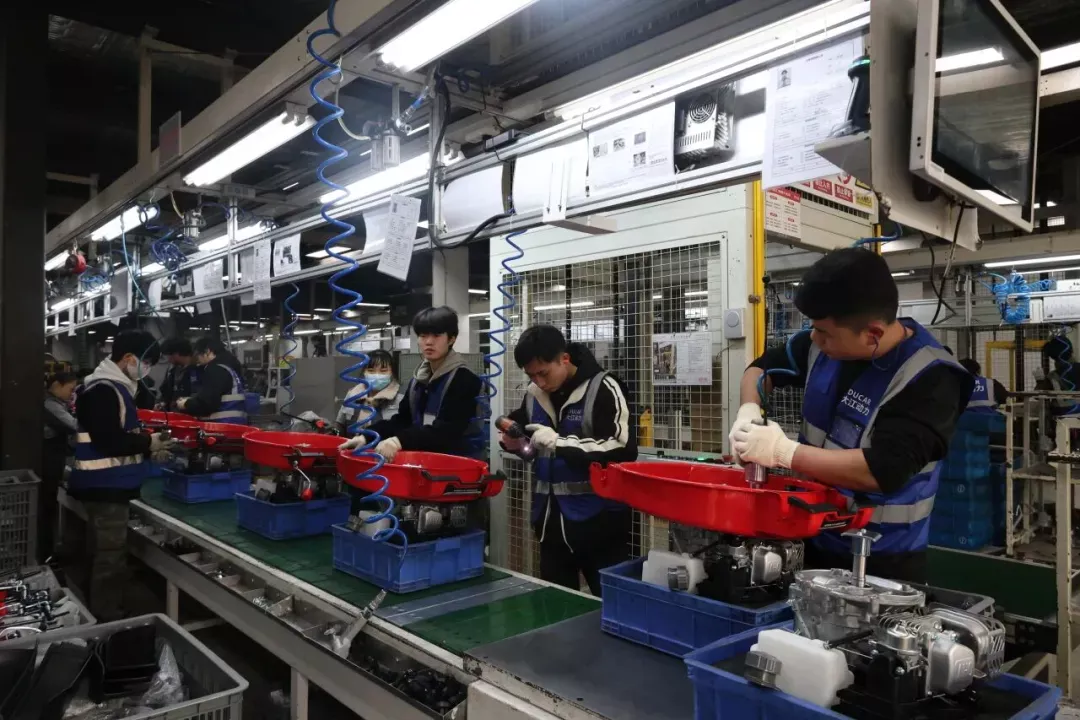 "Chongqing-Made" Goes Global | Dajiang Power: Chongqing-Made Lawn Mowers Tending to Millions of European Home Gardens 3 dajiang power chongqing lawn mowers conquer europe 2