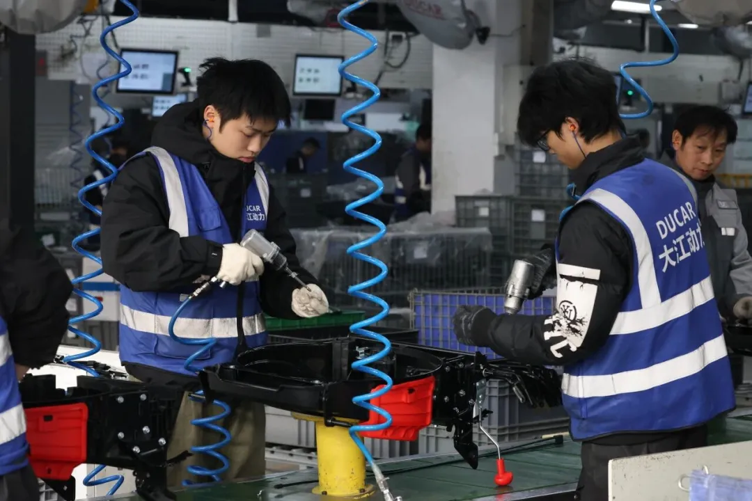 "Chongqing-Made" Goes Global | Dajiang Power: Chongqing-Made Lawn Mowers Tending to Millions of European Home Gardens 4 dajiang power chongqing lawn mowers conquer europe 3