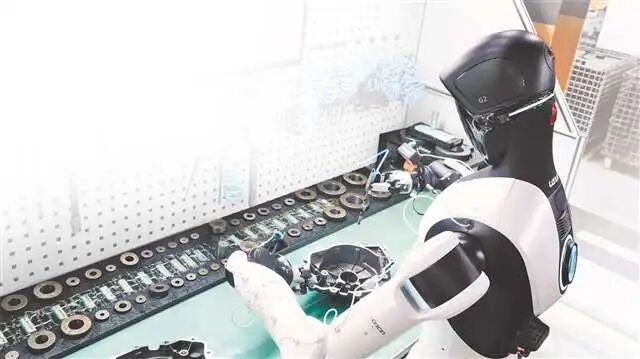 20260420 humanoid robots chongqing factory screw tightening manufacturing upgrade 5